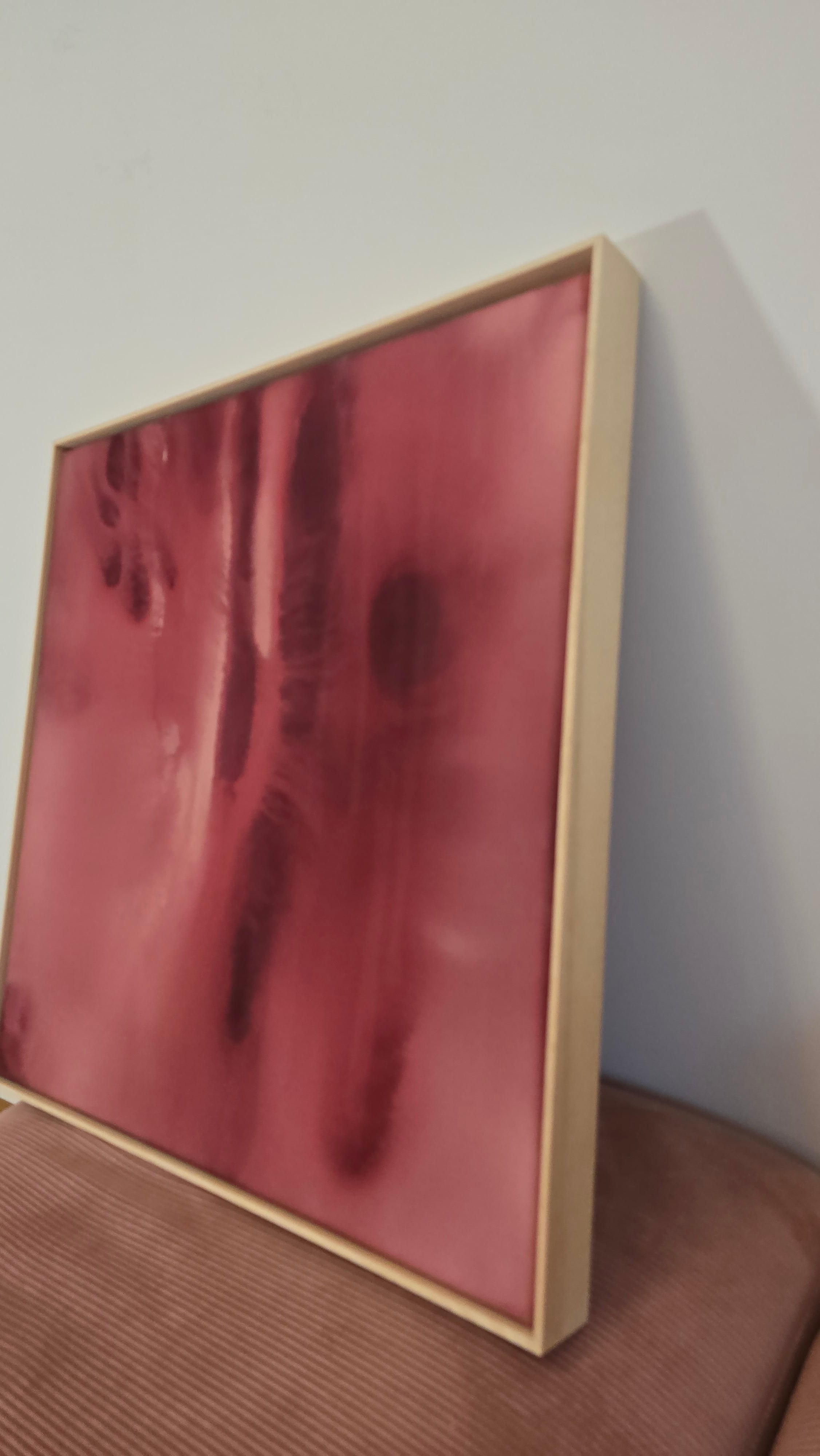 Crimson Drift · 60 × 60 cm